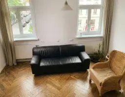 Beratungsraum Paartherapie Schöneberg Gemütliches Sofa im Therapieraum der Praxis für Paartherapie und Einzelgespräche in Berlin Schöneberg